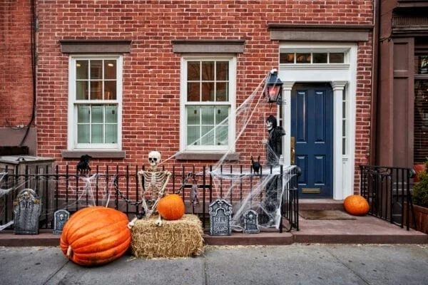 HOW CAN I GET MY NEW HOUSE READY FOR HALLOWEEN? 4 SPOOKY TIPS TO STAY SAFE, HAVE FUN, AND GET YOUR HOME LOOKING BOO-TIFUL