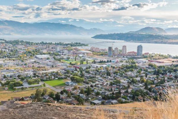 BUYING A HOUSE IN KELOWNA – HOW-TO GUIDE WITH TIPS