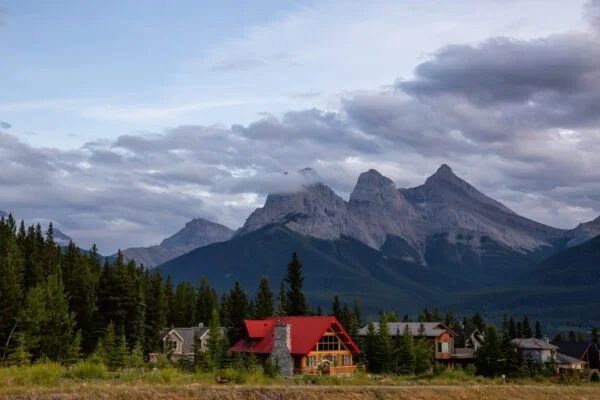BUYING A HOUSE IN CANMORE – HOW-TO GUIDE WITH TIPS