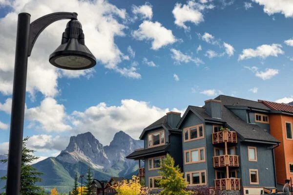 IS LIVING IN CANMORE RIGHT FOR YOU? – 8 GREAT THINGS ABOUT THE CITY