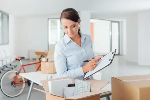 THE MOVING CHECKLIST AND PLANNER
