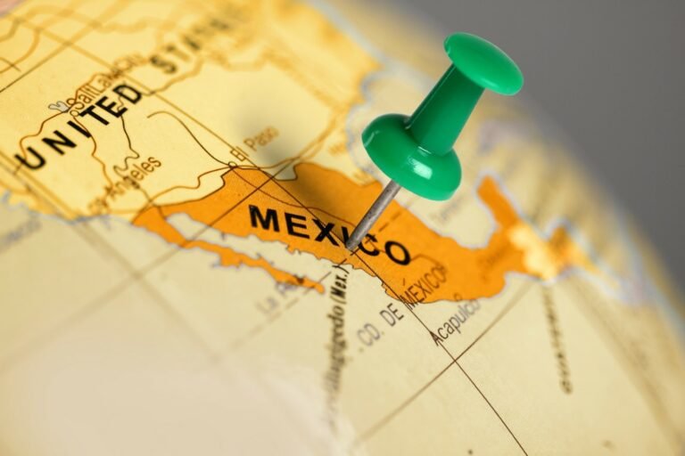 IMMIGRATING FROM CANADA TO MEXICO – THE ULTIMATE GUIDE 2024