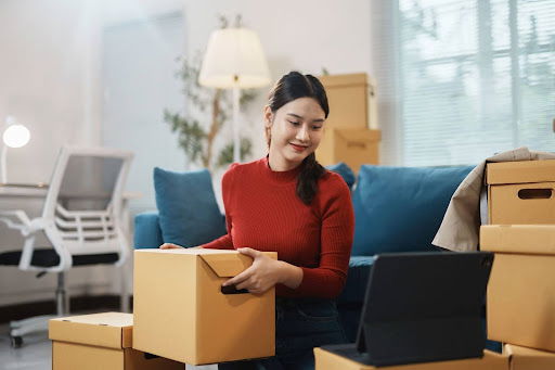 HOW TO MAKE YOUR NEW HOUSE FEEL LIKE HOME QUICKLY